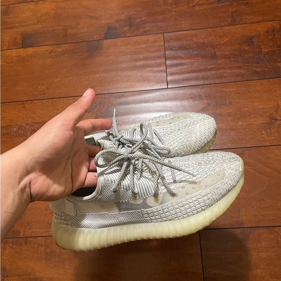 Adidas Yeezy 350 V2 - Picture 3 of 6